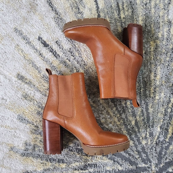 Carson Lug Sole Bootie - Picture 2 of 8